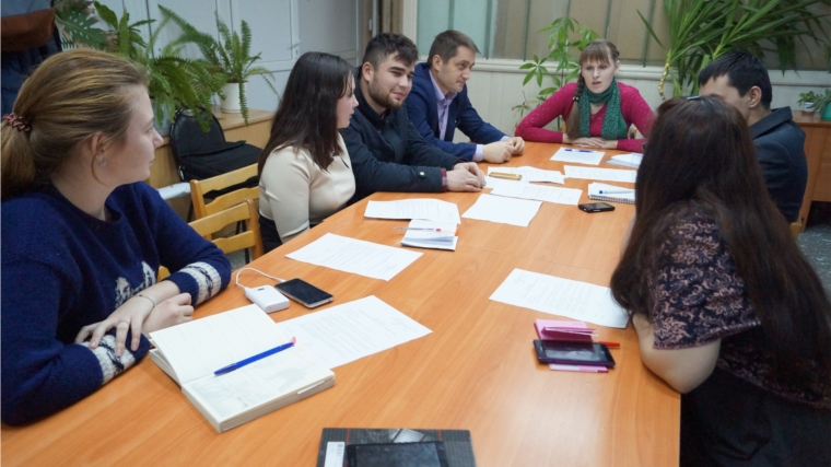 В администрации города Канаш состоялось заседание Молодежного Правительства