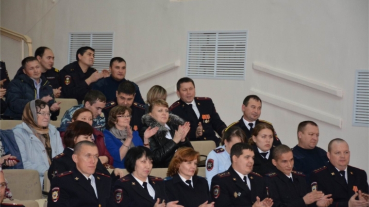 Свой профессиональный праздник отметили полицейские Вурнарского района