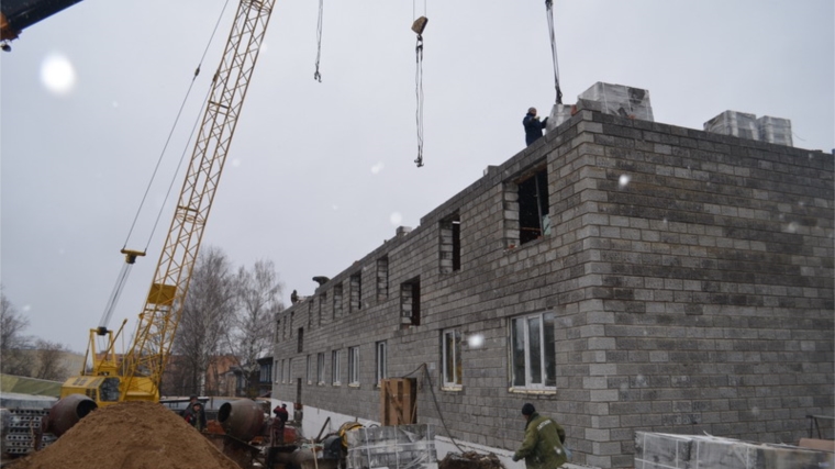 Глава администрации города Шумерли держит на особом контроле строительство жилья для переселенцев из ветхого аварийного фонда