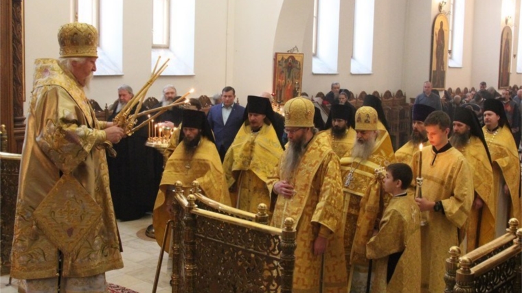 Праздничное богослужение было посвящено 20-летию возрождения Алатырского Свято-Троицкого мужского монастыря