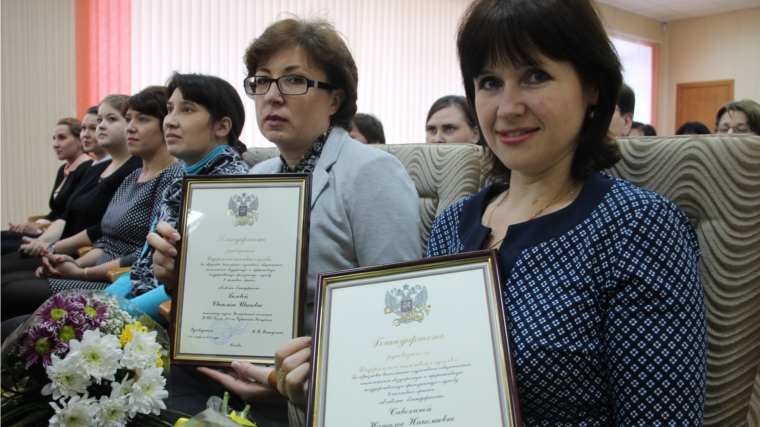 Глава администрации Шумерлинского района Лев Рафинов поздравил сотрудников налоговой службы с профессиональным праздником