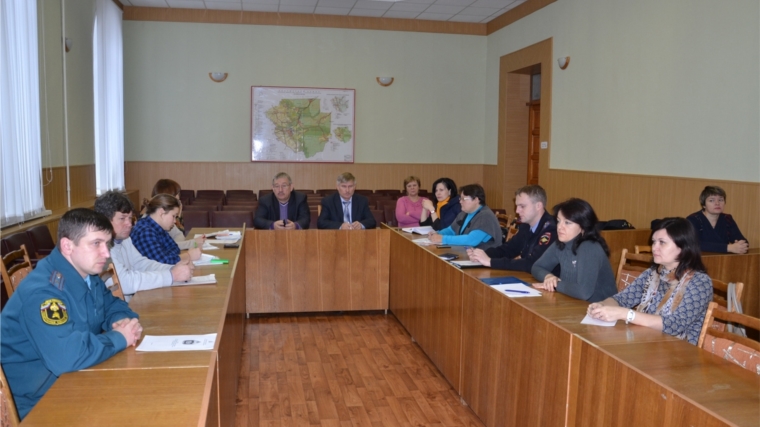 В администрации Алатырского района состоялось заседание комиссии по делам несовершеннолетних и защите их прав