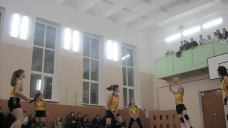 Спор за звание чемпиона города Канаш по волейболу сезона 2015 года среди женских команд вступил в решающую стадию