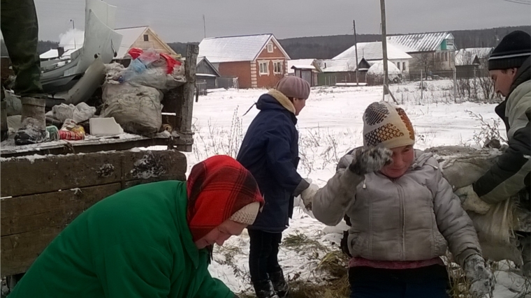 На территории Буртасинского сельского поселения жители д.Буртасы провели субботники по очистке улиц