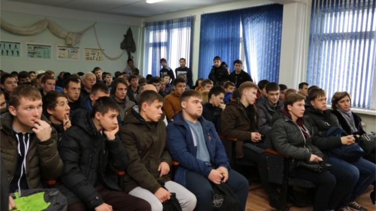 День призывника прошел в Канашской автошколе ДОСААФ