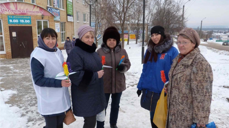 Молодогвардейцы Козловского района на улицах города поздравили женщин-матерей с праздником