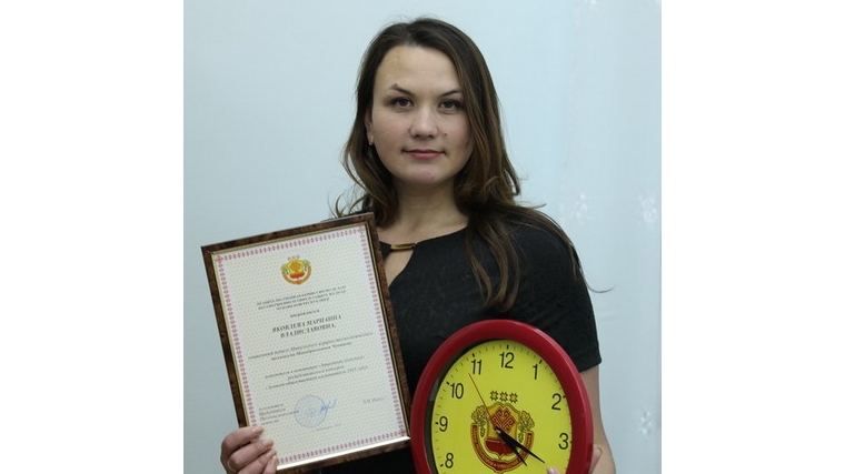 Лучший общественный воспитатель в номинации «С оптимизмом в будущее» - цивилянка Марианна Яковлева