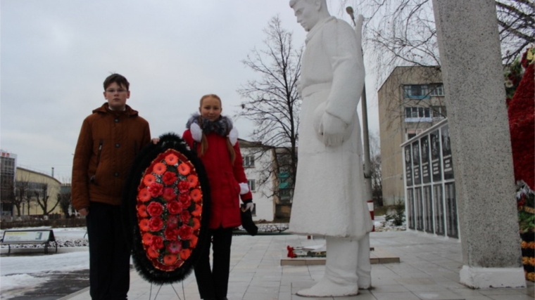 Шумерлинские кадеты почтили память неизвестного солдата