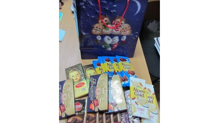 Новогодняя &quot;копилка&quot; благотворительной акции «Шоколадный подарок каждому ребенку&quot; пополнилась первыми подарками чебоксарцев