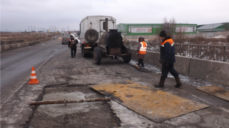 На мосту через р. Кукшум в Чебоксарском районе ведутся ремонтные работы