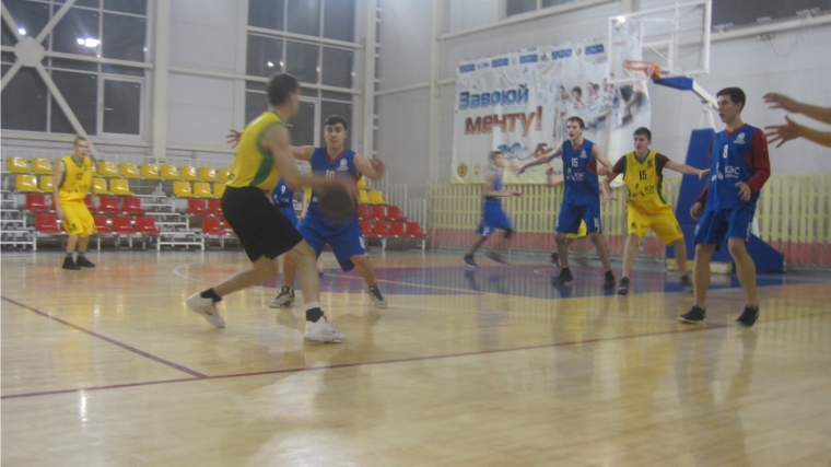 Игры группового этапа чемпионата города Канаш по баскетболу среди мужских команд сезона 2015 года не обошлись без сенсаций