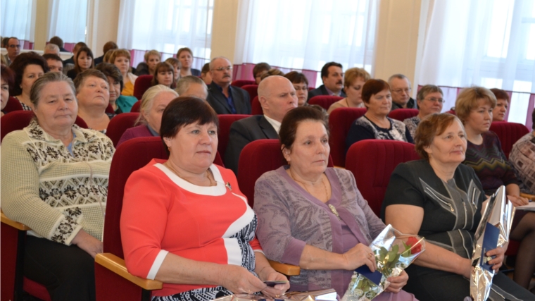 В рамках Единого информационного дня в Порецком районе были вручены удостоверения «Ветеран труда Чувашской Республики»