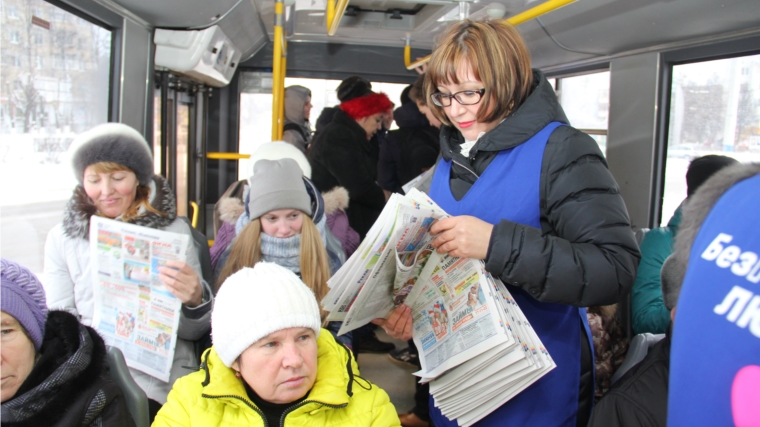«Грани» провели акцию «Читающий троллейбус»