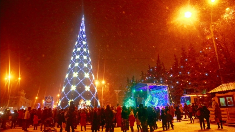 В Чебоксарах открылся сказочный «Новогодний бульвар»