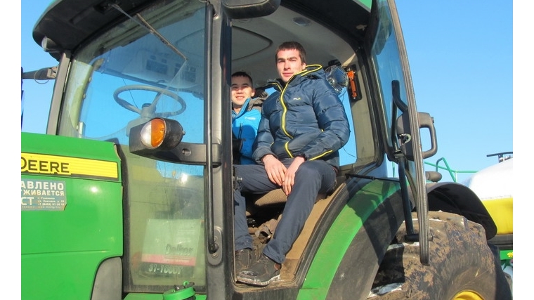 Будущие специалисты села посетили сельхозпредприятия Цивильского района