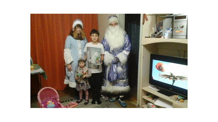 В Ленинском районе г. Чебоксары стартовала молодежная благотворительная акция «Деда Мороза вызывали?»