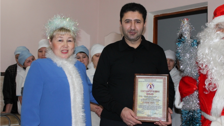 Дед Мороз и Снегурочка посетили коллектив Изамбаевского молочного завода