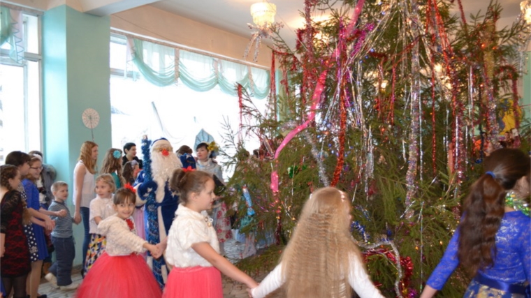 Лучшие учащиеся школ района приняли участие в новогодней елке главы администрации Порецкого района