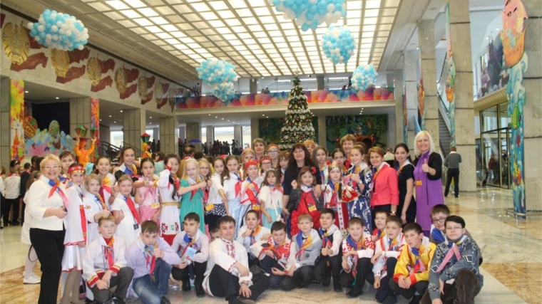 Школьники Чувашии побывали на общероссийской новогодней ёлке в Кремле
