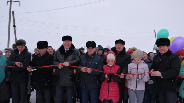 Чебаковцы и жители близлежащих деревень счастливы: сегодня состоялось открытие долгожданной дороги