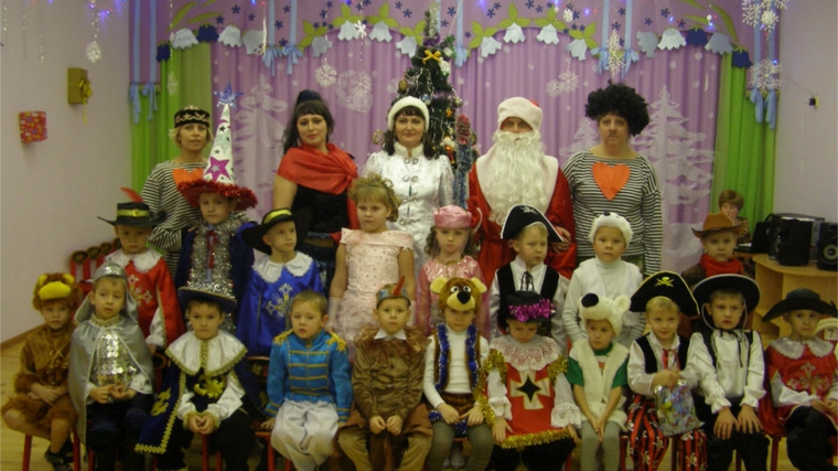 Новогоднее представление прошло в Чуварлейском детском саду «Колокольчик»