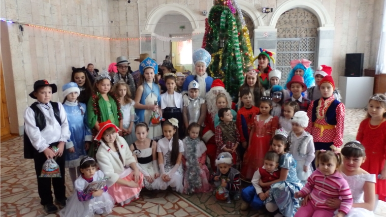 Сегодня прошла Рождественская ёлка главы администрации Комсомольского района