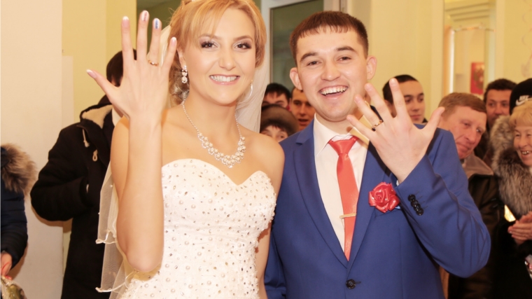 В Шемуршинском районе зарегистрирована первая пара молодоженов 2016 года