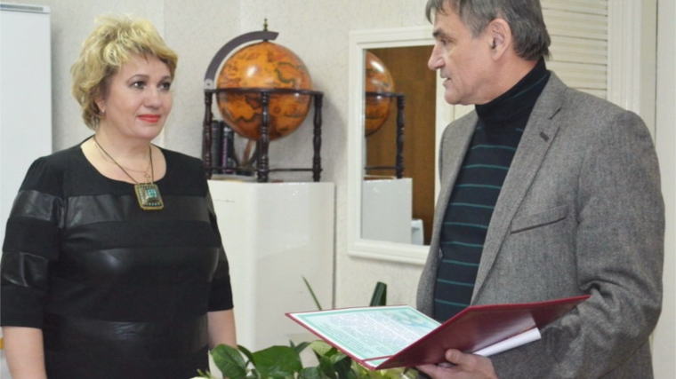 Глава администрации города Шумерли поздравил коллектив местной газеты с Днем российской печати