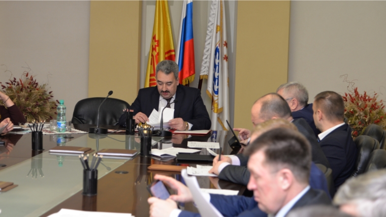 Глава города Леонид Черкесов провел заседание Президиума городского Собрания