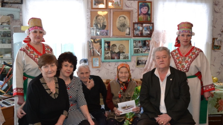 В день своего 95-летия труженица тыла из с. Напольное принимала поздравления