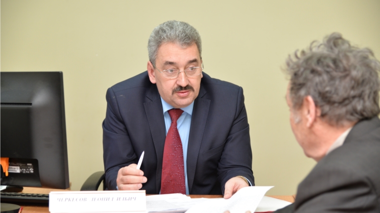 Глава города Чебоксары Леонид Черкесов провел прием граждан по личным вопросам