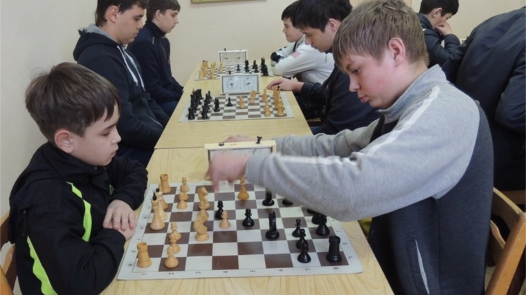 Реализуя Послание Главы Чувашии: уже много лет в городе Шумерле организуются соревнования между школьниками по шахматам