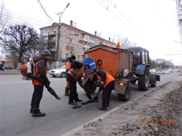 В Чебоксарах продолжается ямочный ремонт городских дорог литым асфальтобетоном