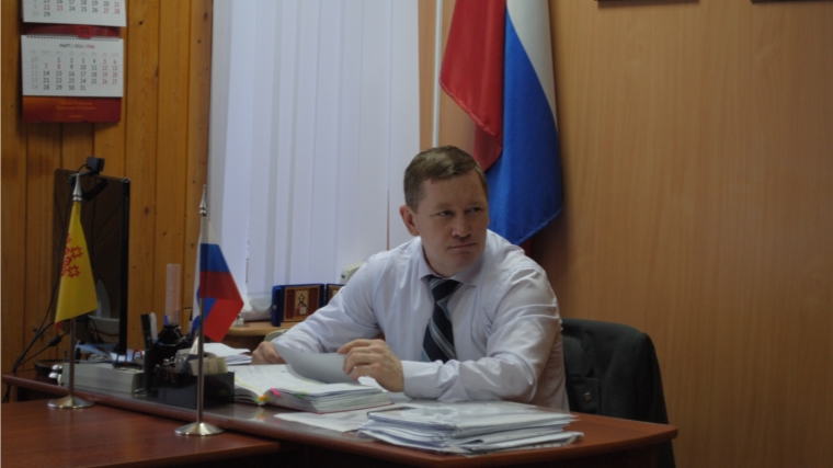 Глава администрации Шемуршинского района Владимир Денисов провел еженедельное совещание с начальниками отделов администрации и руководителями структурных подразделений