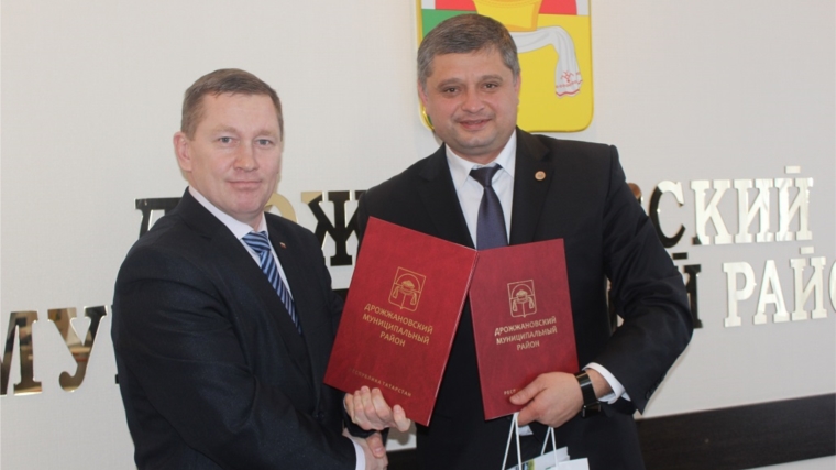 Глава администрации Шемуршинского района Владимир Денисов принял участие в подписании соглашения о сотрудничестве