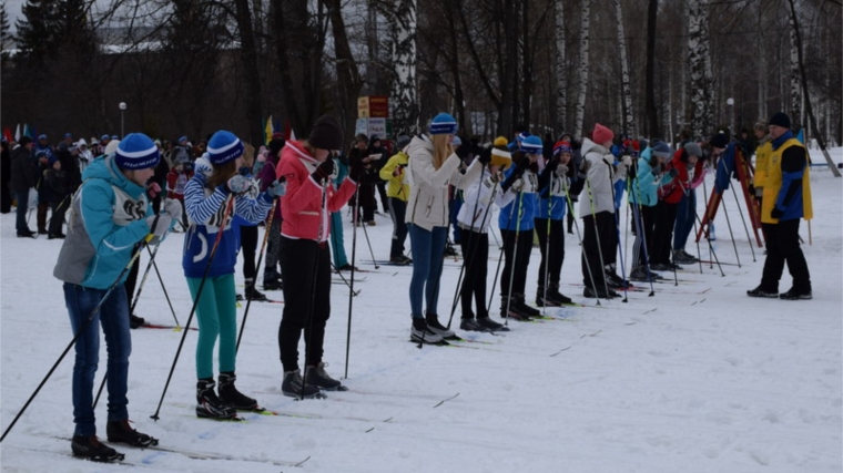 В Шумерле приверженцы здорового образа жизни массово вышли на «Лыжню России – 2016»
