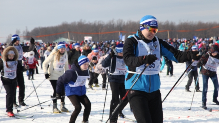 В Чебоксарах на «Лыжню России» вышли более 13,5 тысяч участников