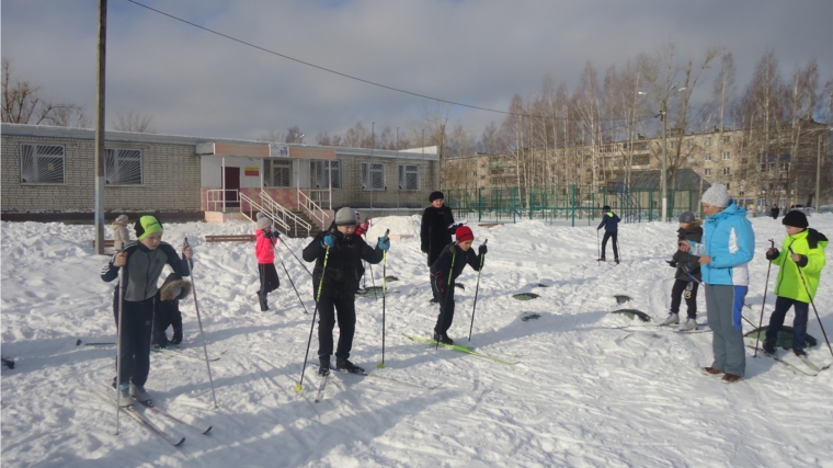 В рамках месячника оборонно-массовой и спортивной работы в поселке Новые Лапсары прошла лыжная эстафета