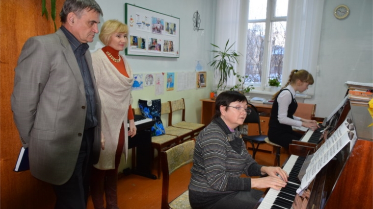 Глава администрации города Шумерли побывал в кузнице талантов – Детской школе искусств