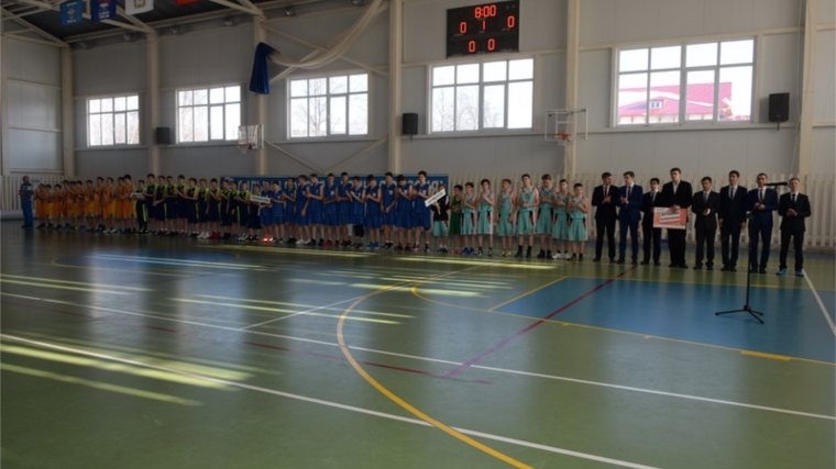 Глава администрации города Шумерли приветствовал участников юношеского баскетбольного первенства