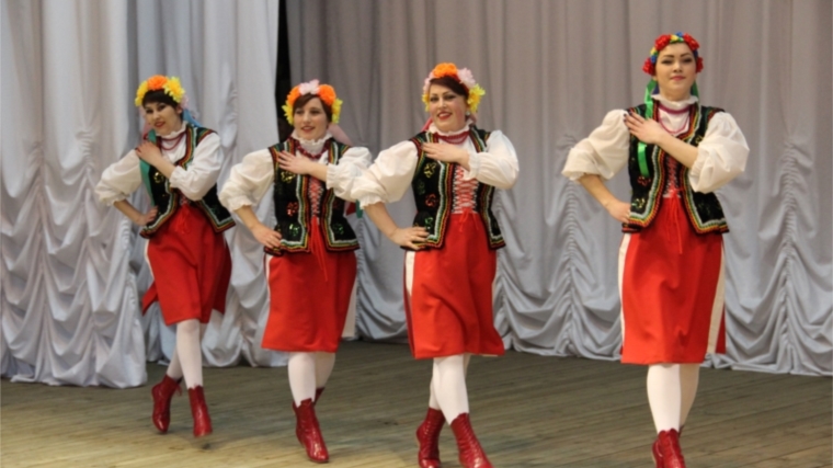 Красночетайские творческие коллективы выдержали экзамен по защите звания «народный»