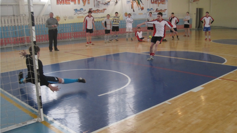 В городе Канаше День здоровья и спорта сплотил мужчин на спортивных площадках в рамках соревнований, посвященных Дню защитника Отечества