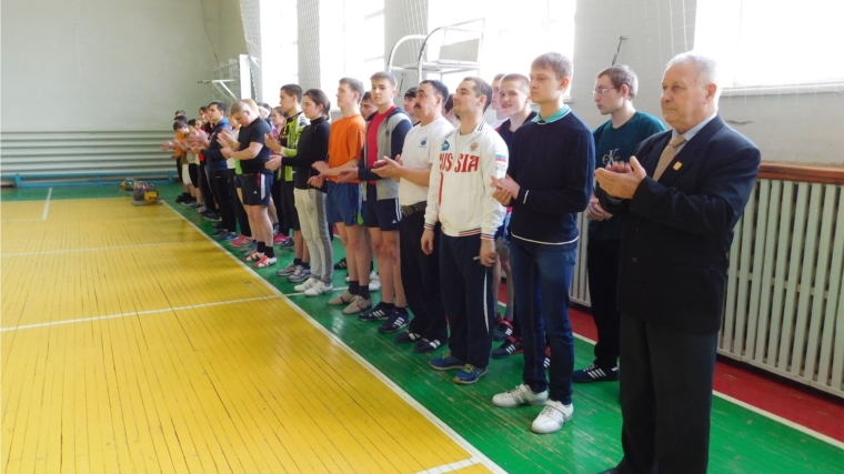 Сборная команда Канаша в рамках подготовки к первенству и Кубку Чувашской Республики удачно выступила в открытом чемпионате и первенстве г. Чебоксары по гиревому спорту