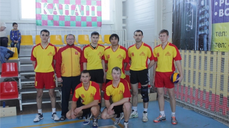 Сборная команда города Канаша уверенно преодолела первый этап первенства Чувашской Республики по волейболу 2016 года среди мужских команд