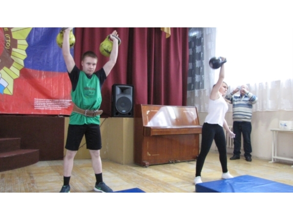 Вышли на арену силачи