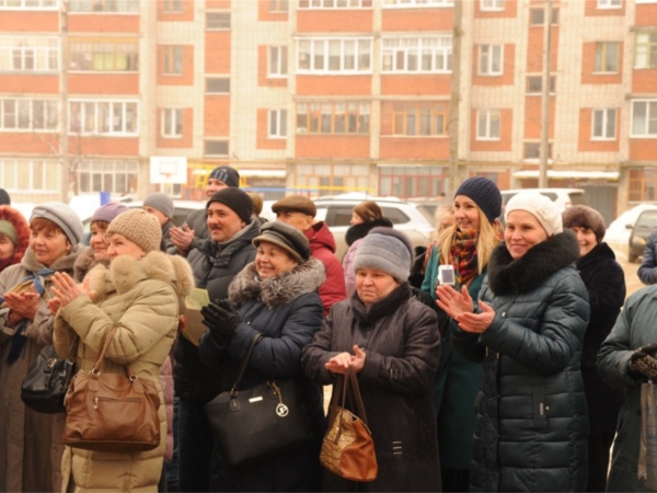 В Чебоксарах переселенцам из аварийного жилья вручили ключи от квартир в "Садовом" ("PRO Город Чебоксары")