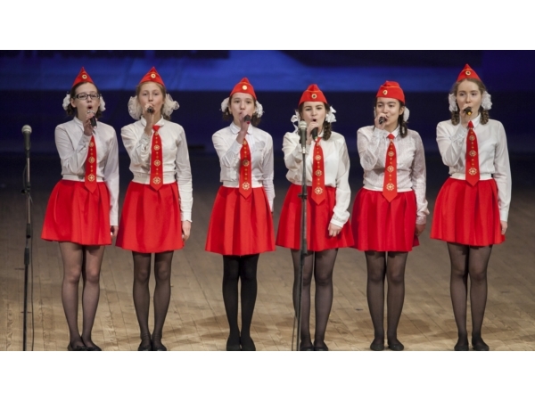 Песня шла с солдатом в бой
