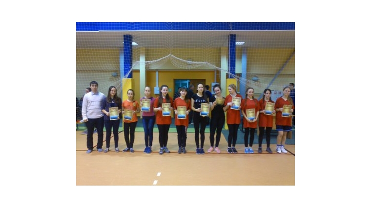 Команда МБОУ «Красноармейская СОШ» стала победительницей первенства Красноармейского района по баскетболу среди команд девушек 2000 г.р. и моложе