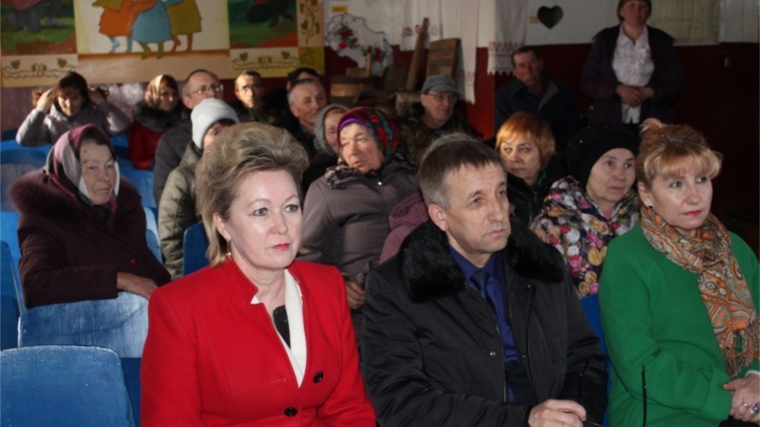 Глава администрации Мариинско-Посадского района Владимир Григорьев встретился с жителями села Покровское