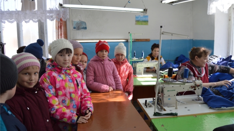 Учащиеся Персирланской школы отправились на экскурсию «К маме на работу»